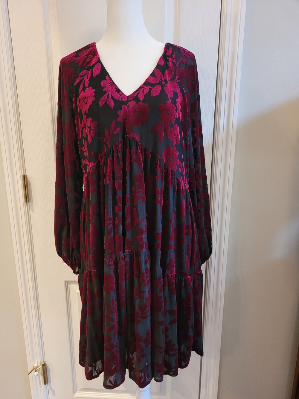 Just Taylor Babydoll Floral V-Neck Tiered Velvet Burnout Dress 3/4 Sleeve, Goth